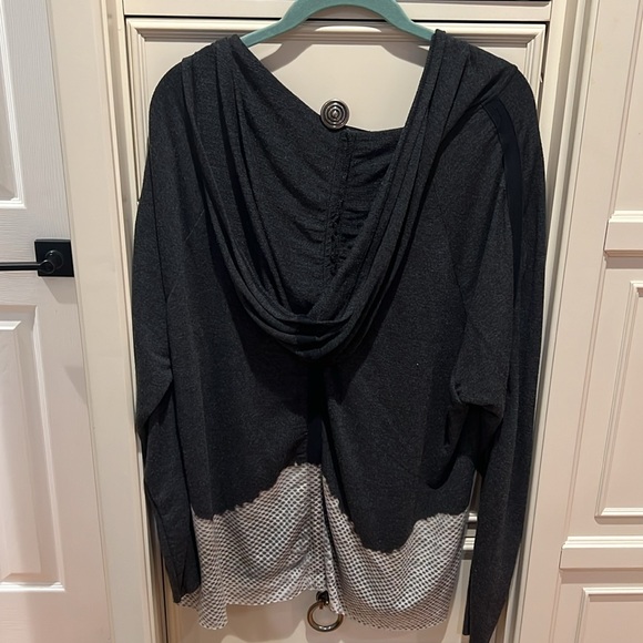 Women’s SZ M T PARTY long sleeve hooded shirt - Picture 6 of 8